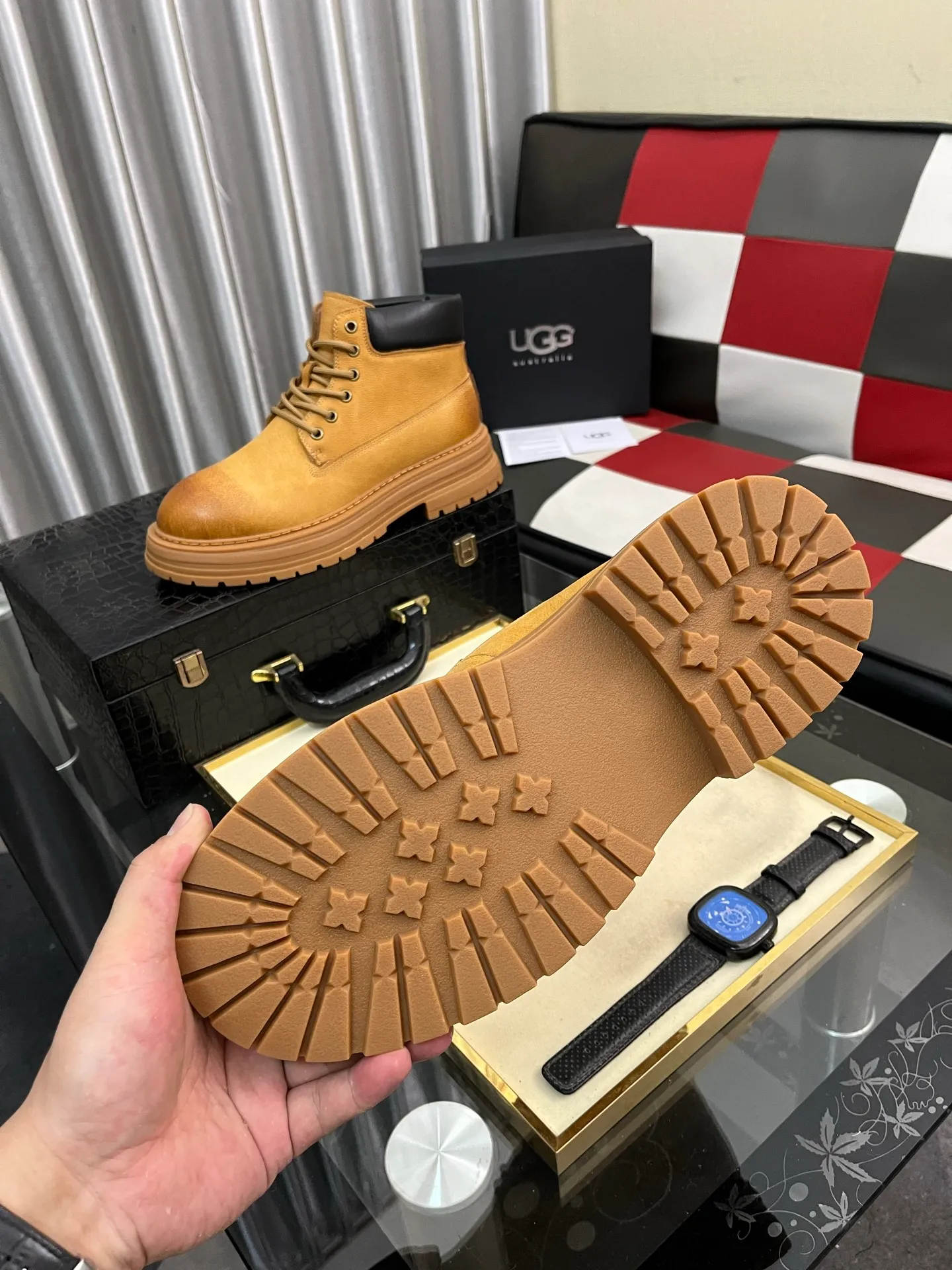 Men's Men's Shoes 💰660⌚️⌚️New UGG fur-integrated men's simple and fashionable snow shoes. The most worth buying at the end of this year are warm casual shoes. Whether you are out and about at home, their comfortable and warm performance will be your most suitable fashion companion! The material is cowhide upper and imported wool is used inside. Two layers of cowhide for warmth and comfort! The eva+ rubber patch outsole is cushioned, wear-resistant, and has good elasticity. It is light and wear-resistant, comfortable and soft, and the new simple cut is more fashionable. It has both practicality and fashion sense, so you no longer have to worry about how to match it in winter, while still maintaining fashionable taste. High-quality genuine wool produced in Dongguan. The material depends on the details! Size: 38-39-40-41-42-43-44-45